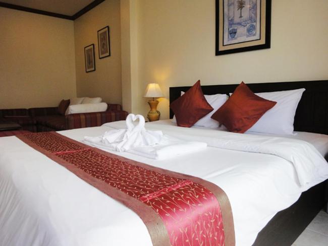 Patong Karlssons Hotel Екстериор снимка
